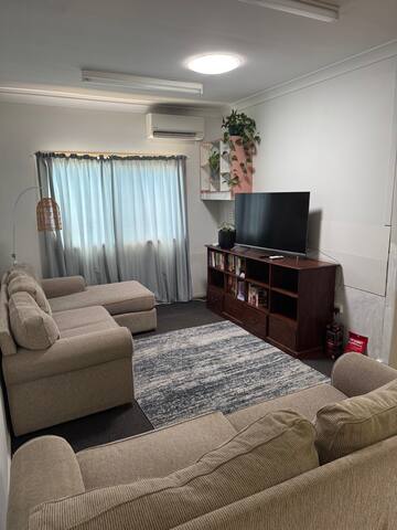 30 Elizabeth – Sleeps 10! gallery image 3