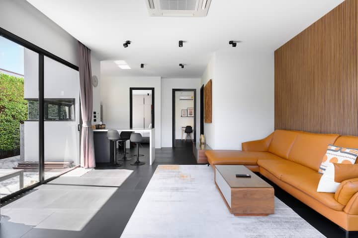 Modern 2-bedroom Pool Villa In A Peaceful Location - Phuket