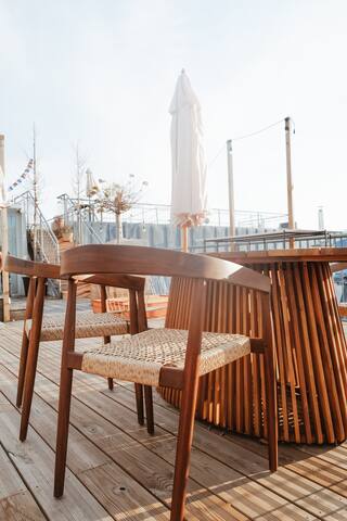 private Penthouse + 360° rooftop gallery image 4