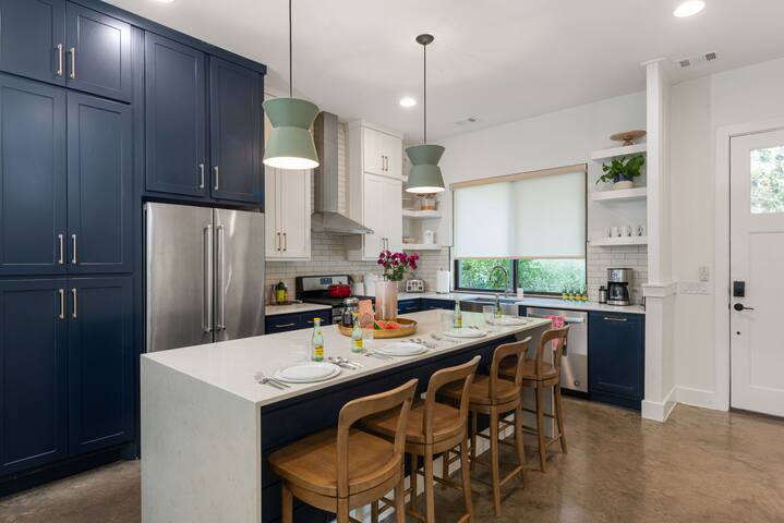 Pool, Hot Tub | 1mi Downtown | 2 Homes | 16 Guests gallery image 3