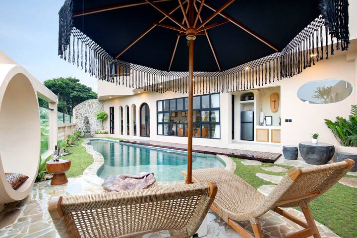 Villa Ayoun Canggu W/ Balcony Bath & Stunning View - Indonésie