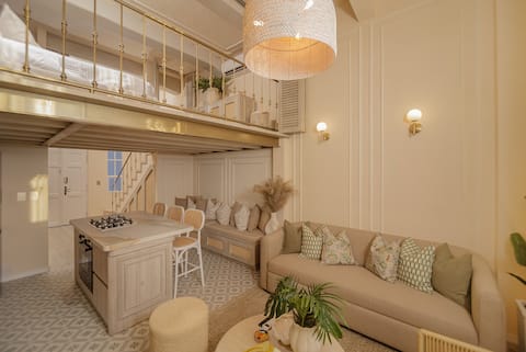 Successful Airbnb property: Luxury Suite/Loft Apt/Historic Center in Centro
