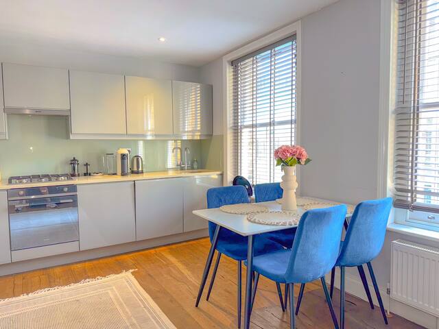 Central 2 Bed 2 Bath Duplex gallery image 4