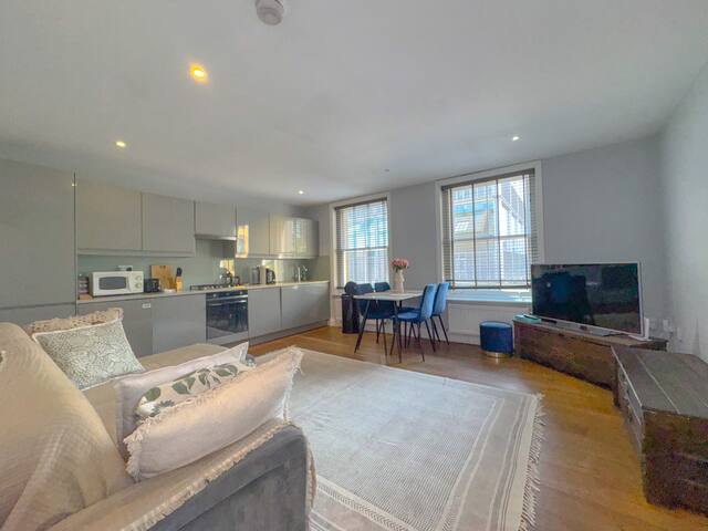 Central 2 Bed 2 Bath Duplex gallery image 5