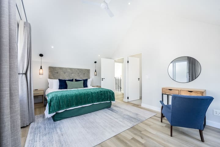 Thalassophile Beach House (6-8 sleeper) gallery image 2