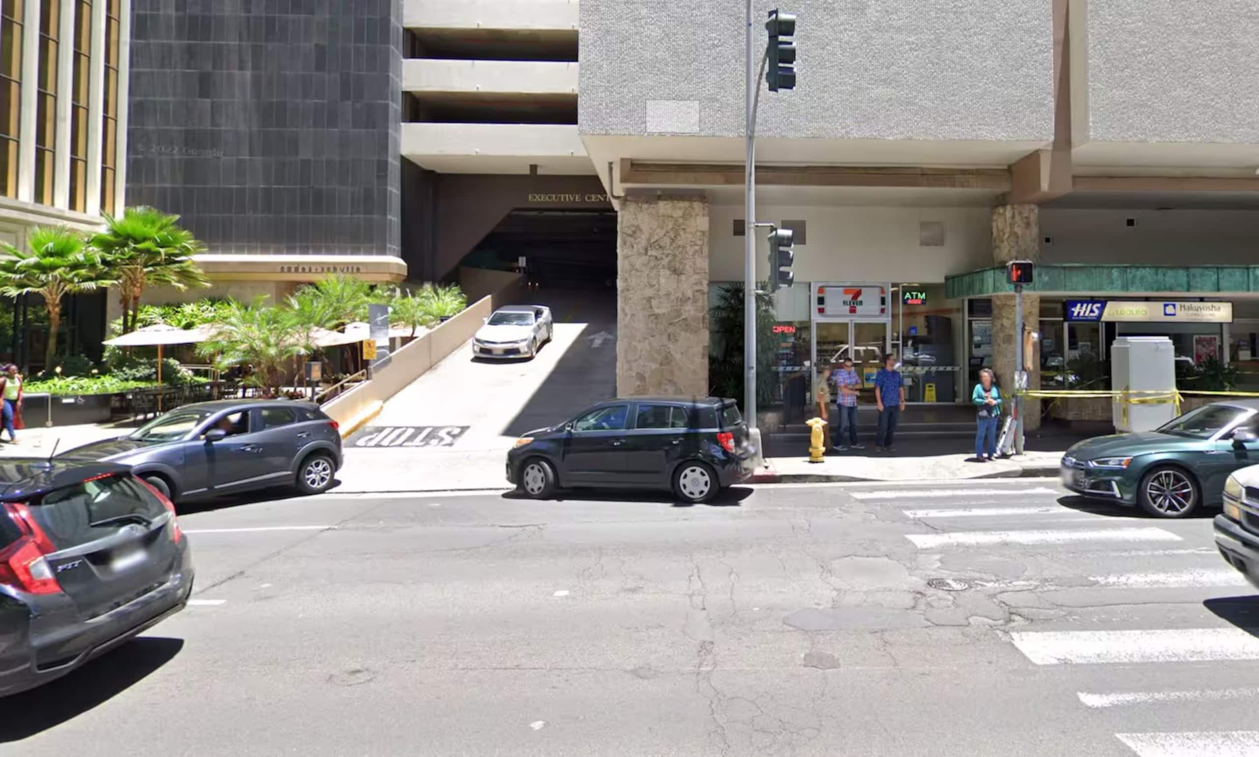Financial District 1BR-Fully Renovated w/Parking - Image 49