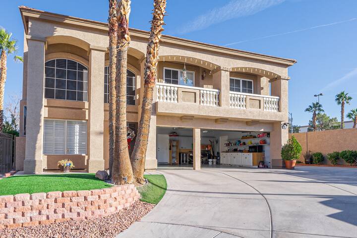 Las Vegas Pool House – Near LV Strip & Airport gallery image 2