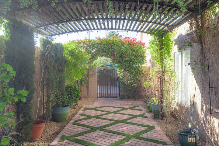 Las Vegas Pool House – Near LV Strip & Airport gallery image 4