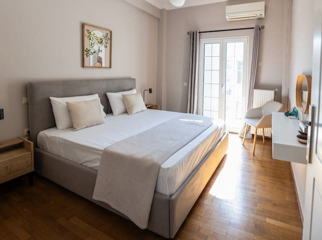 Charming 3BD Apartment in Koukaki, Athens