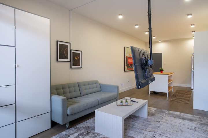 Spacious Luxury Studio Apartment - Mississauga