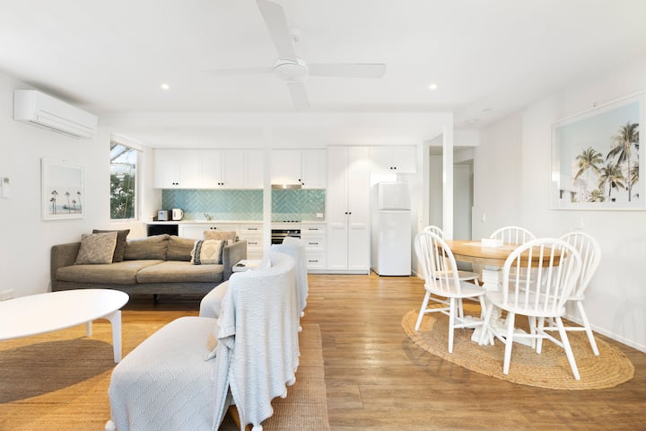 Stylish Hastings Street Hideaway Beach House - Noosa Heads