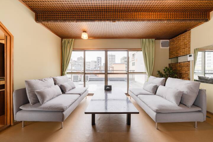 浅草駅から徒歩圏内｜スカイツリーを望む広々140㎡｜最大13名宿泊｜贅沢空間で特別なひと時を！ gallery image 3