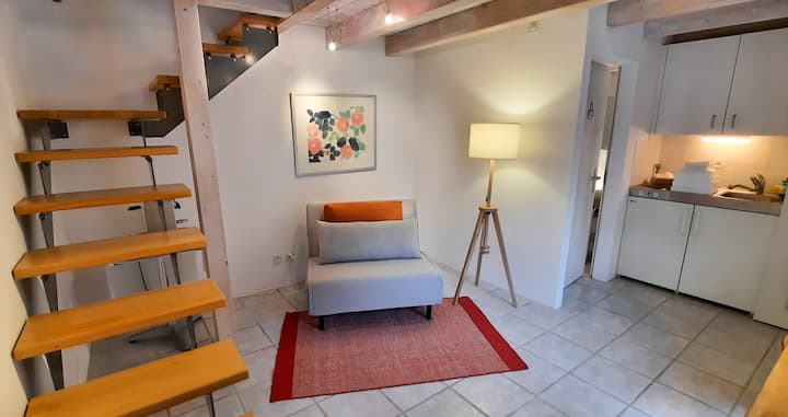 ความเป็นกันเองที่ทันสมัยและเป็นกันเองในแบบชนบท Ticino Stone-Rustico เหมาะสำหรับการพักผ่อนและวันหยุดที่กระฉับกระเฉงหรือสัปดาห์การเรียน
(รูป: Aldo Wicki)