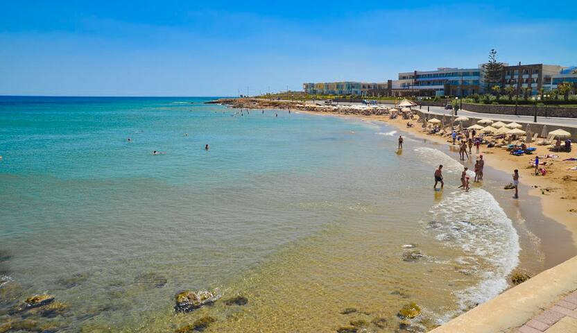 Aphrodite Villa, next to the beach ,no car needed. gallery image 5