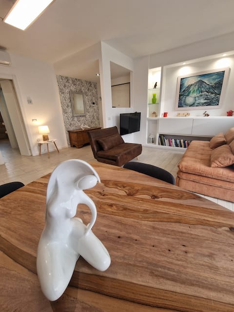 Domus Milano on the Naviglio [Free Parking-No City Tax]