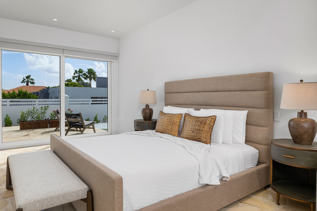 Ndihu si në shtëpi në dhomën tonë të rehatshme dhe ftuese të gjumit. Krevati i rehatshëm, jastëkët e butë dhe atmosfera e ngrohtë krijojnë një mjedis mikpritës dhe çlodhës.
