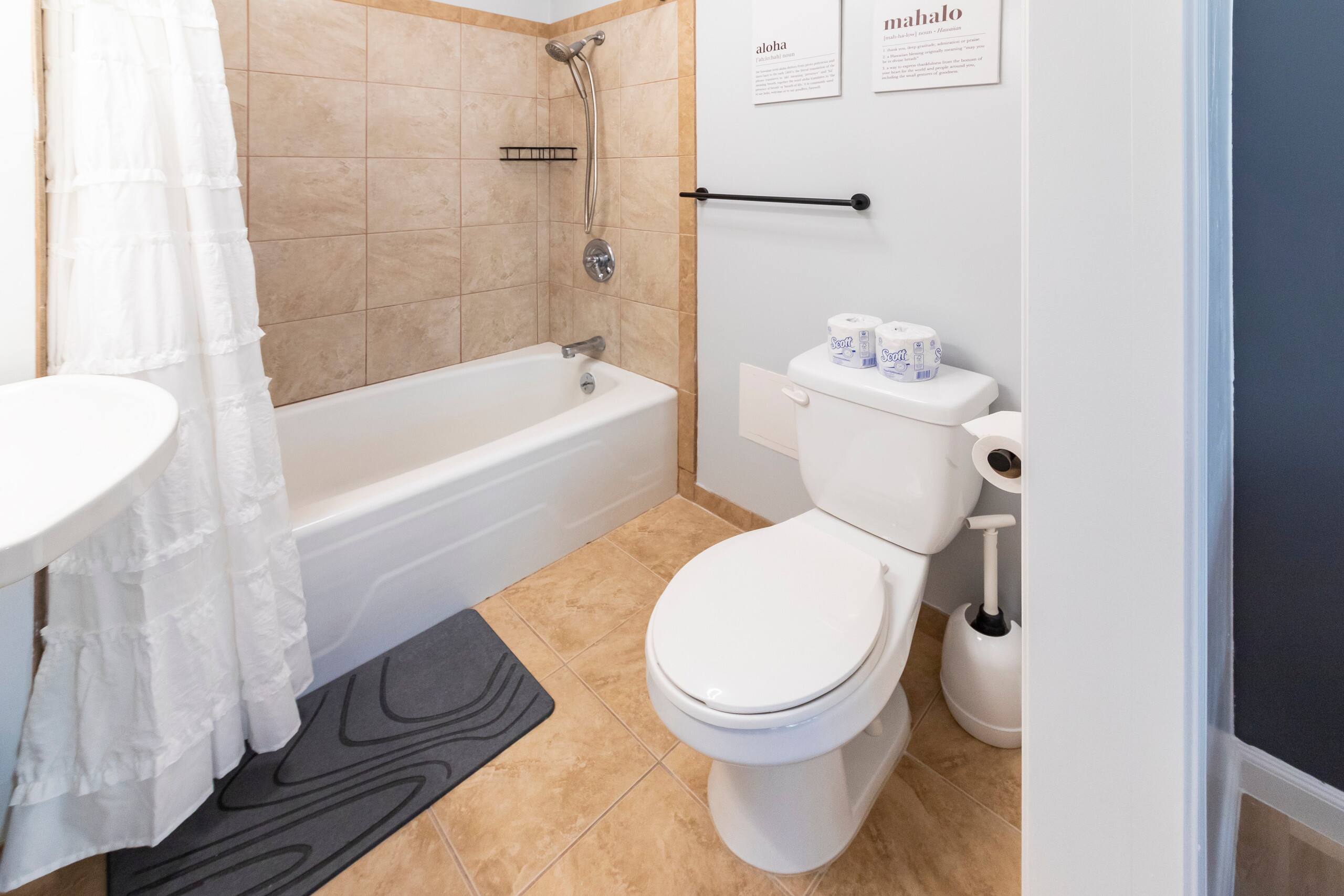 Condo in Honolulu · ★4.7 · Studio · 1 bed · 1 private bath - Image 20