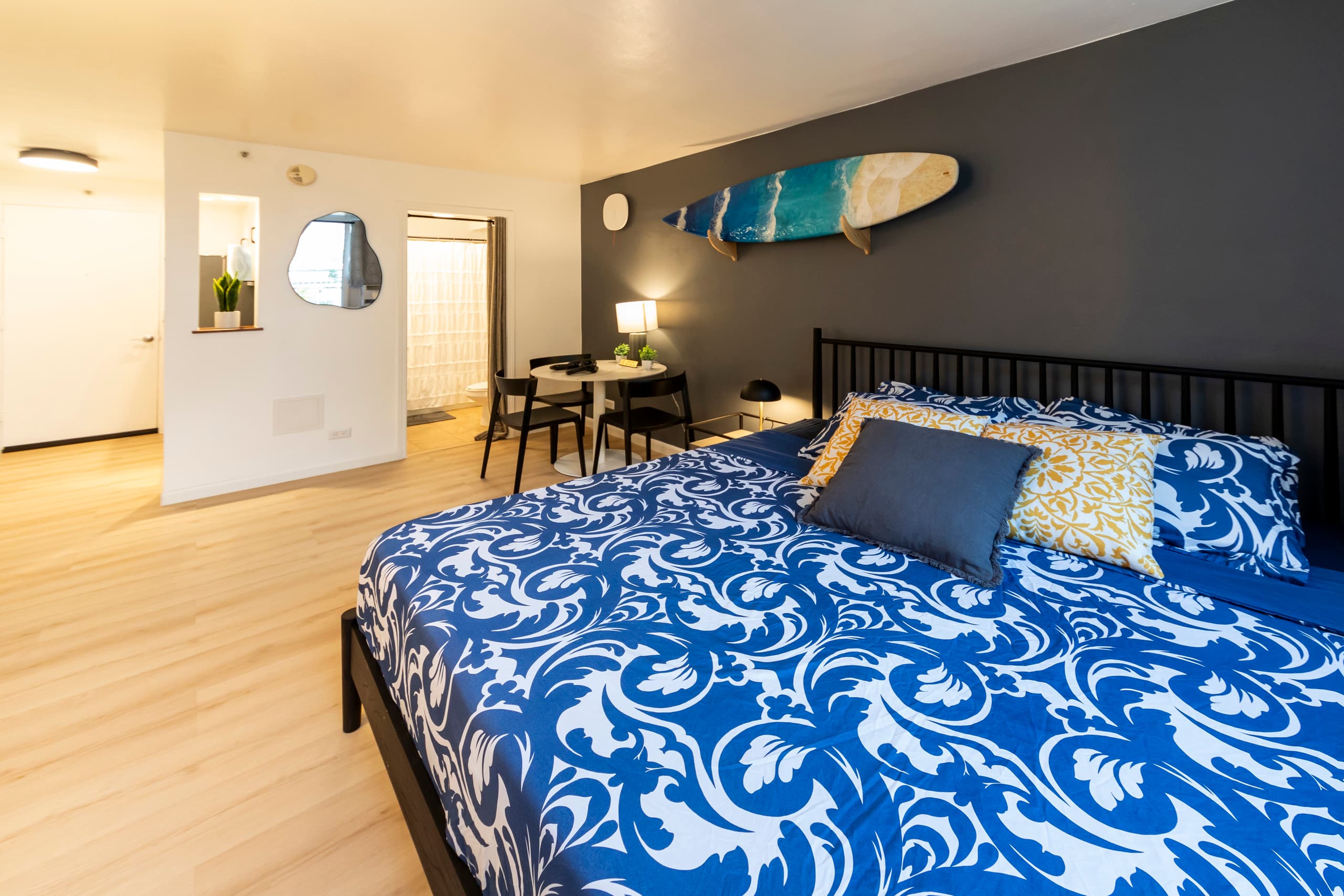 Condo in Honolulu · ★4.57 · Studio · 1 bed · 1 private bath - Image 25