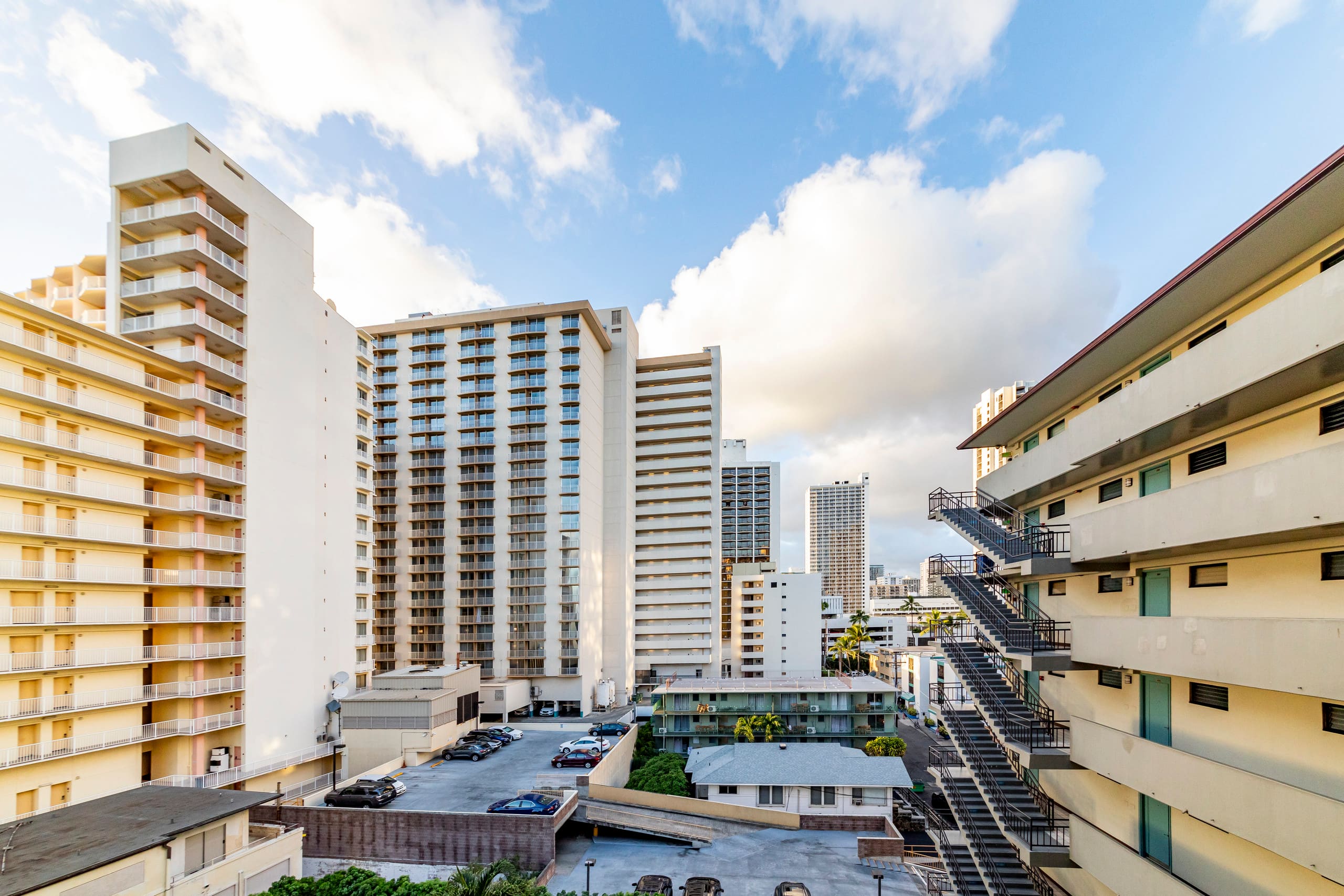 Condo in Honolulu · ★4.57 · Studio · 1 bed · 1 private bath - Image 40