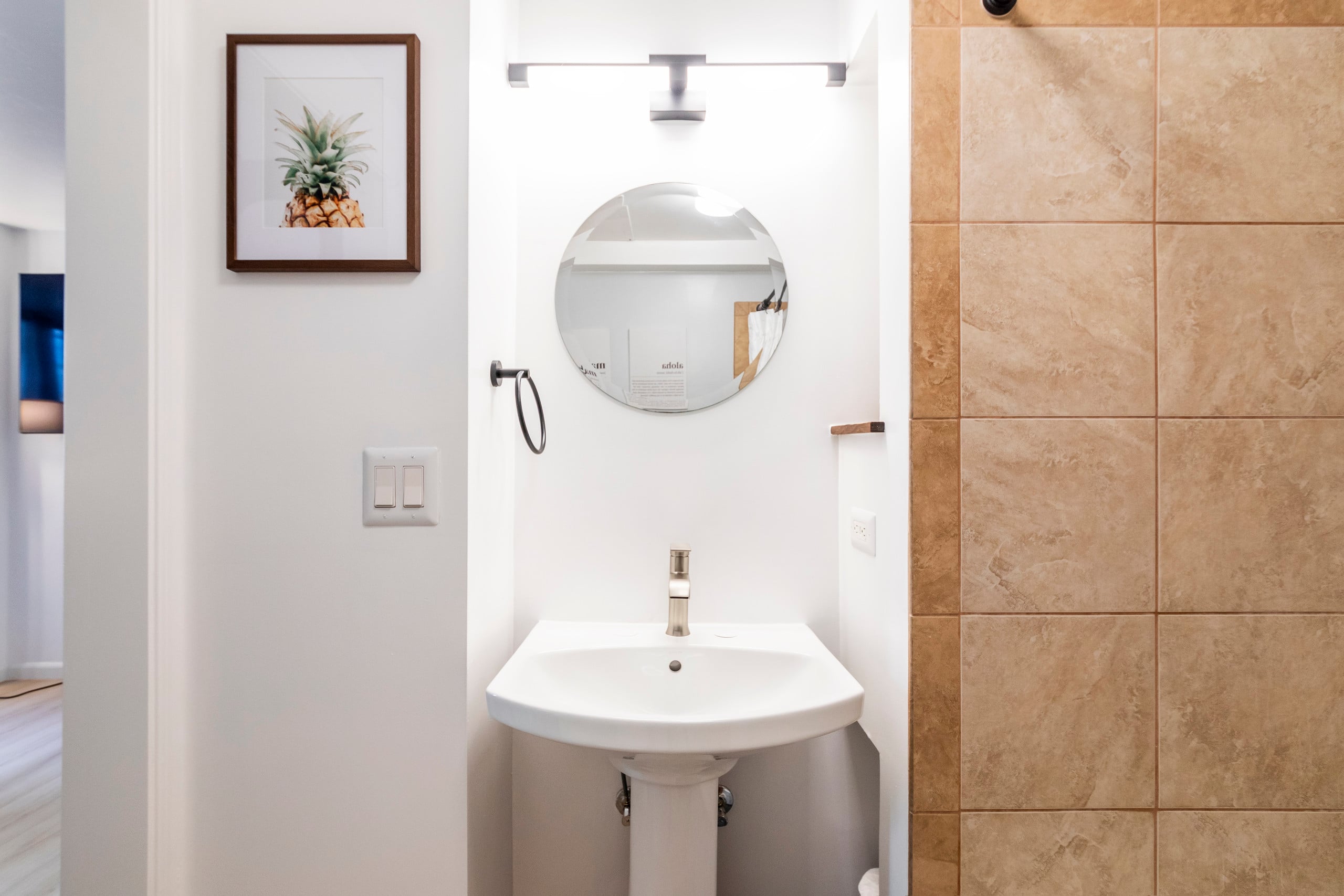 Condo in Honolulu · ★4.57 · Studio · 1 bed · 1 private bath - Image 15