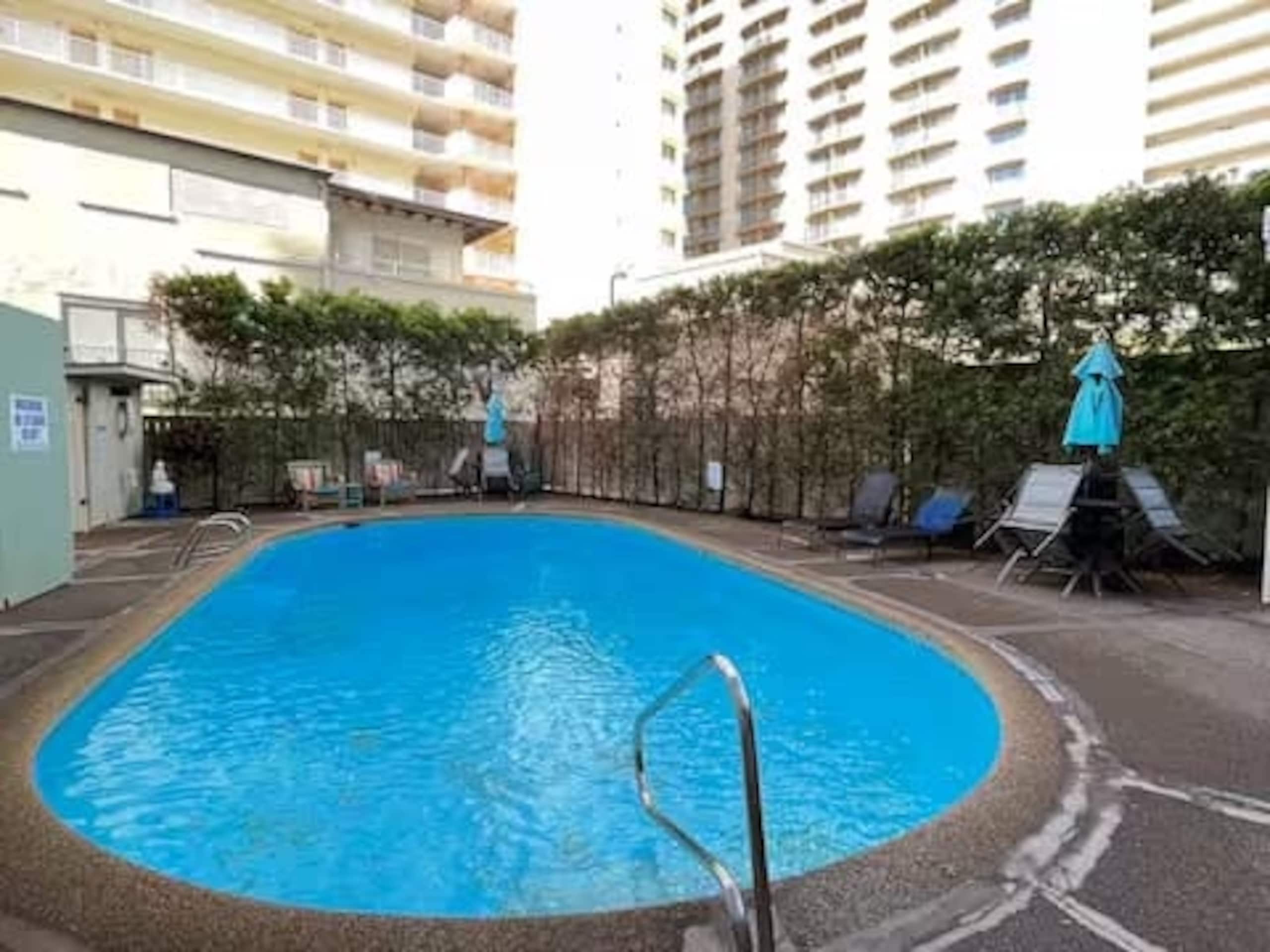Condo in Honolulu · ★4.57 · Studio · 1 bed · 1 private bath - Image 22