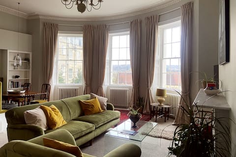 Successful Airbnb property: Stylish Georgian Apartment in Central Bath. in Bath And North East Somerset