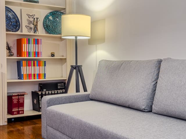 [isola district] milan apartment gallery image 4