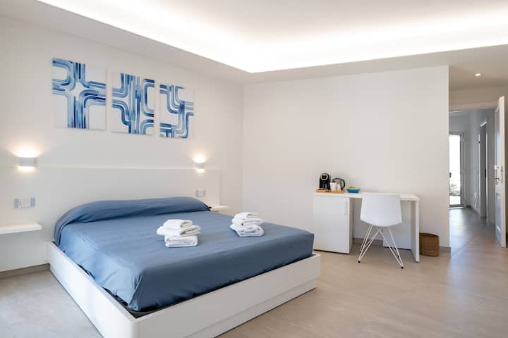 Su Mari Rooms Guest House- Superior Triple Room - Villasimius