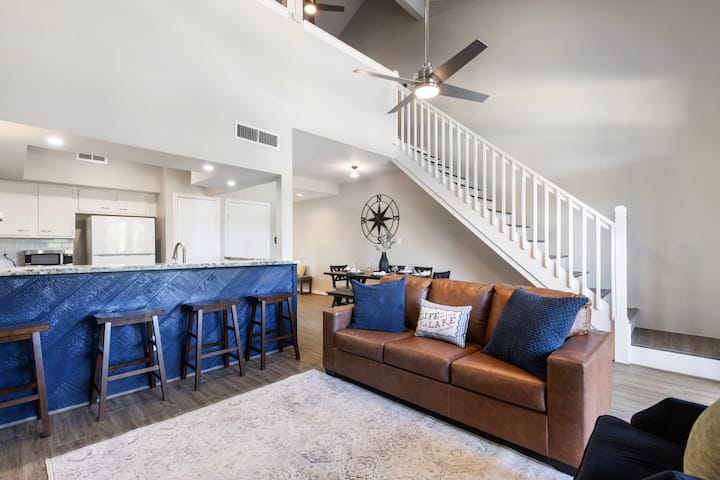 Lux Condo On Lake Conroe! Lakeview, Pool, Gameroom - Lake Conroe, TX