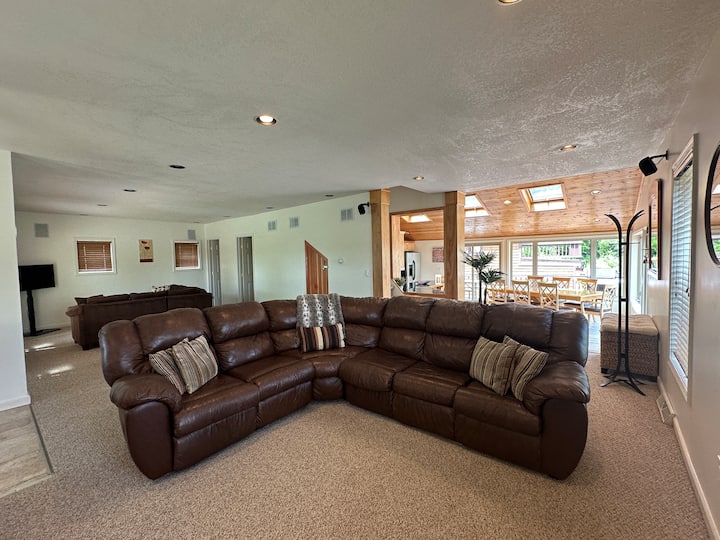Waterfront W/ Dock & Tiki Bar - Alexandria Bay, NY