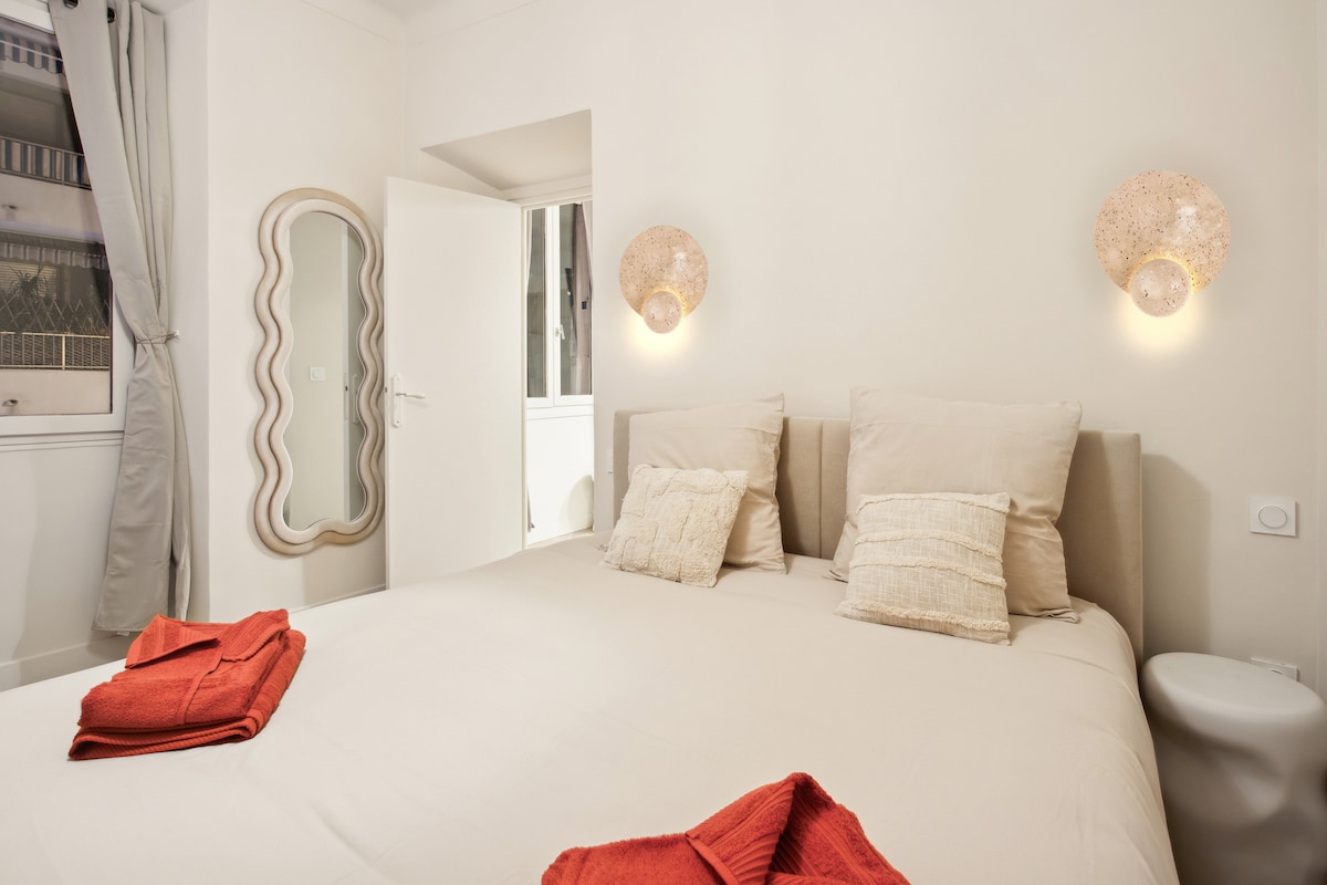 брачен кревет (широк 160 см) и голем јорган 240 см x 260 см 