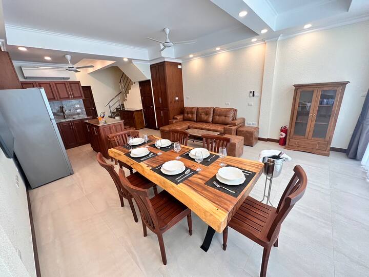 Dining area image 1