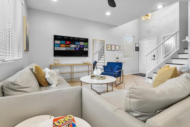 Vegas Getaway 3bd Home- Pool & Garage Parking - Boulder City, NV