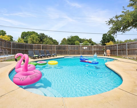 Luxury Escape | Pool, Hot Tub, Games & BBQ!