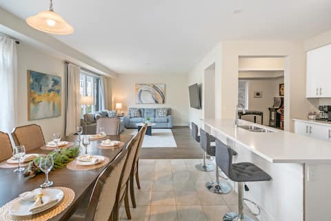 Gorgeous 4 Bed w/ Arcade 15 Mins to Niagara Falls!
