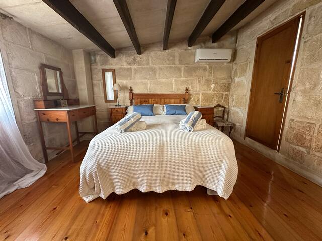 Sant Jordi gallery image 4