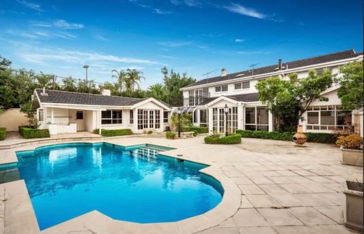 Absolutely Stunning White House Luxury Retreat