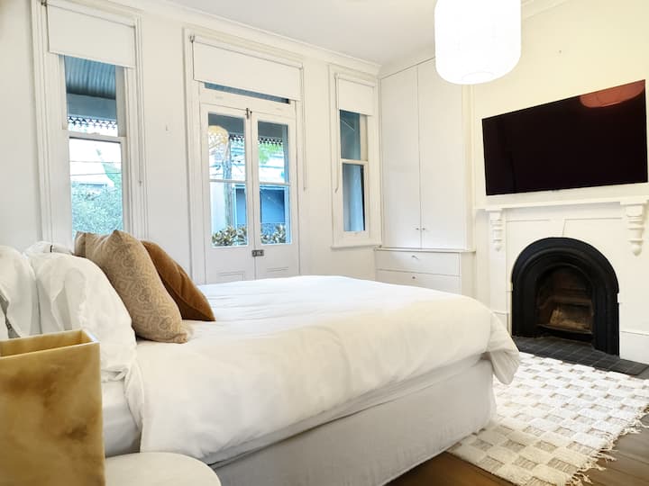 Dormitorio 2 - con balcón - cama queen y TV