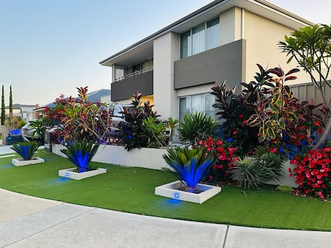 Stunning & luxurious 2-Storey, 4 bedrooms 4 beds