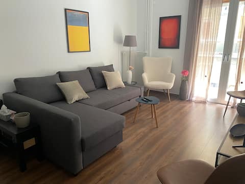 Popular Airbnb listing: Cozy Escape in Athens' Cultural Hub in ιλισια παρκο