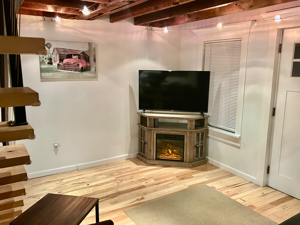 Popular Airbnb listing: Cozy & Rustic Townhome by Trails, Salmon Rvr & I81 in Syracuse