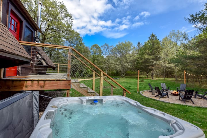 Secluded A-Frame near the Dells with Fire Pit and Hot Tub