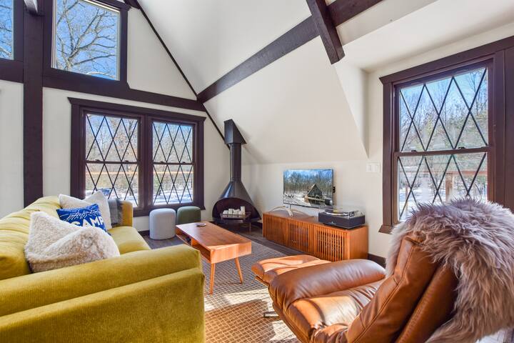 Secluded A-Frame near the Dells with Fire Pit and Hot Tub
