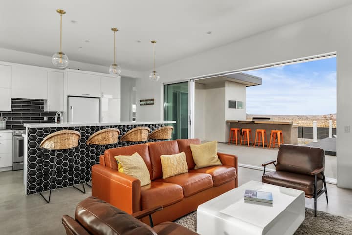 Obývacia izba s rozkladacou pohovkou veľkosti Queen