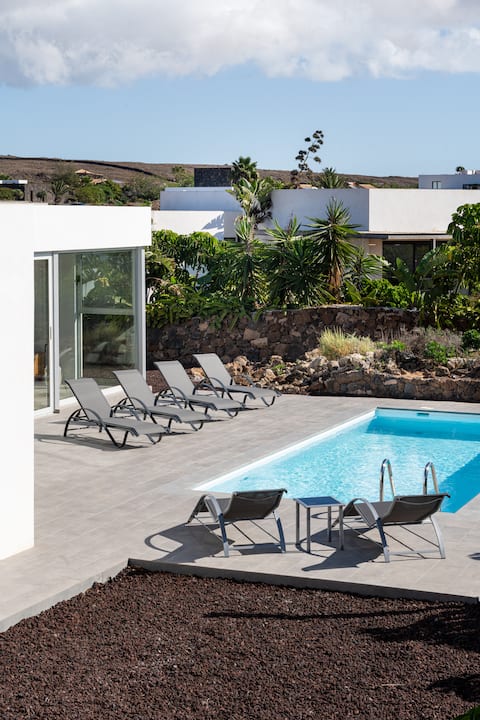 Top Airbnb: Almara House | Luxury villa with heated pool en La Oliva