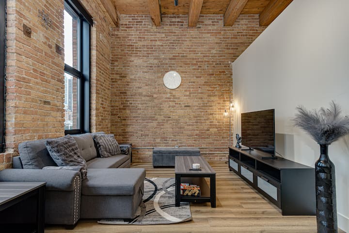 River North | Rooftop With In & Out Parking | 5