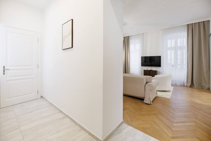 Stylish 3BR Vienna Flat – 3.5 Baths, Sleeps 9 gallery image 5