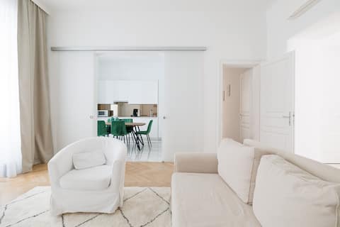 4BR Vienna Gem - Families - 5.5 Baths, Sleeps 14