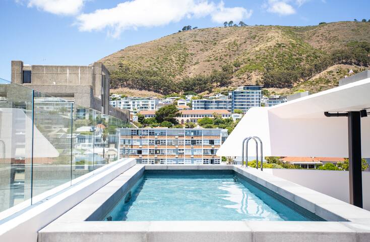 Eighty2 on M Luxury Apartment gallery image 2