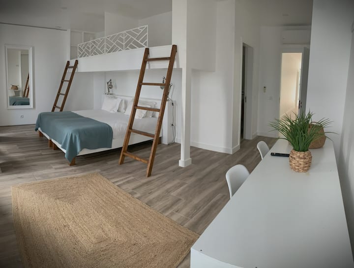 Room with a double bed and two children's beds. Full private access bathroom.
This is one of the rooms on the 2nd floor, overlooking the sea.